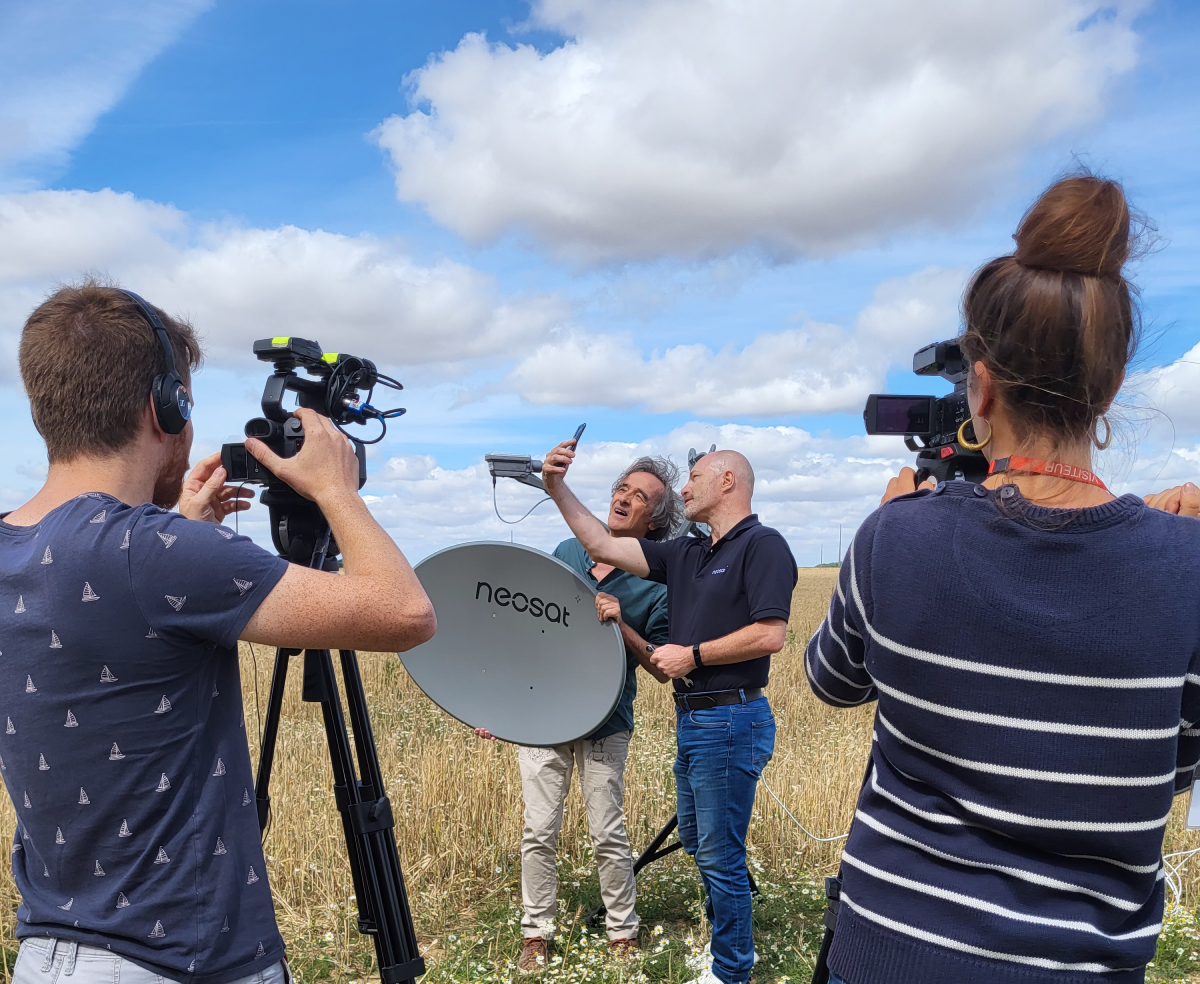 Suivez Fred alors qu'il rencontre des professionnels des télécommunications !