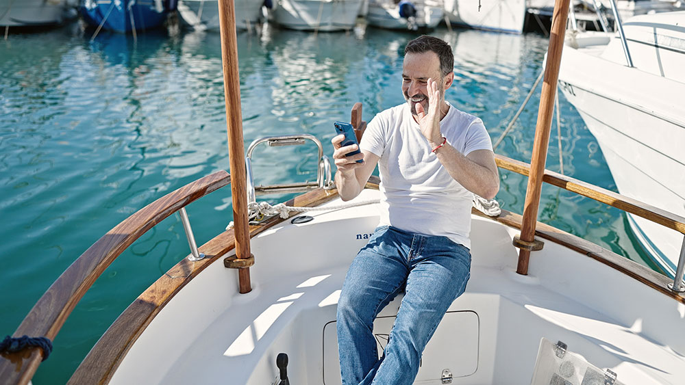 Internet en mer : quelles solutions pour se connecter sur un bateau ?